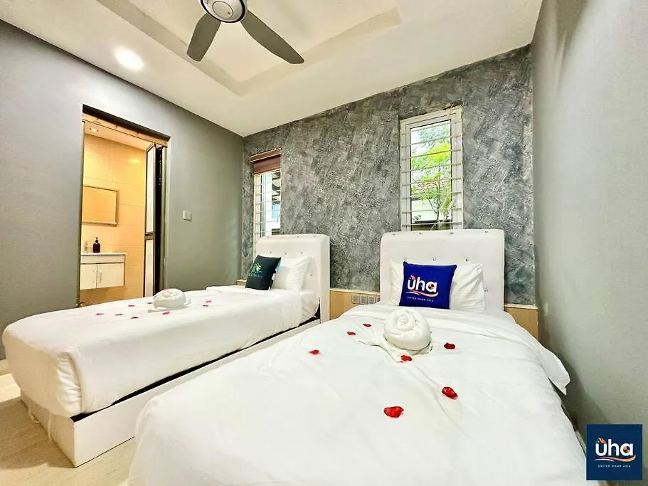 Crystal Glass House . Tmn Pelangi @ Near Ciq Βίλα Τζόχορ Μπάχρου